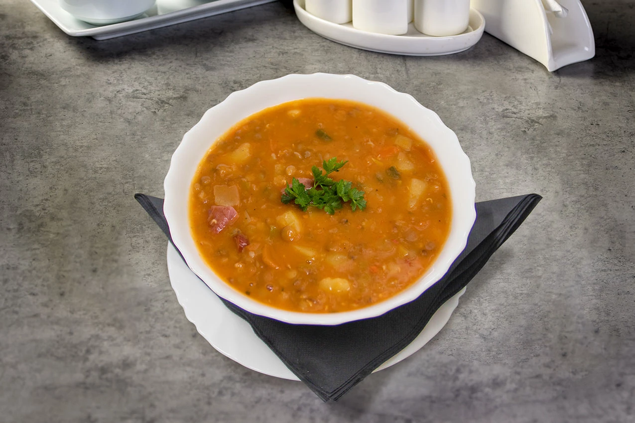 VARIVO SA SVINJETINOM, GRAŠKOM, MRKVOM I KRUMPIROM