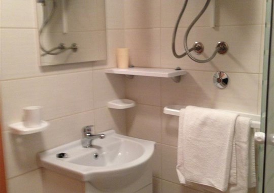 /Fotografije/Apartmani Rab/Apartman 2/kupaona5 (Large).jpg